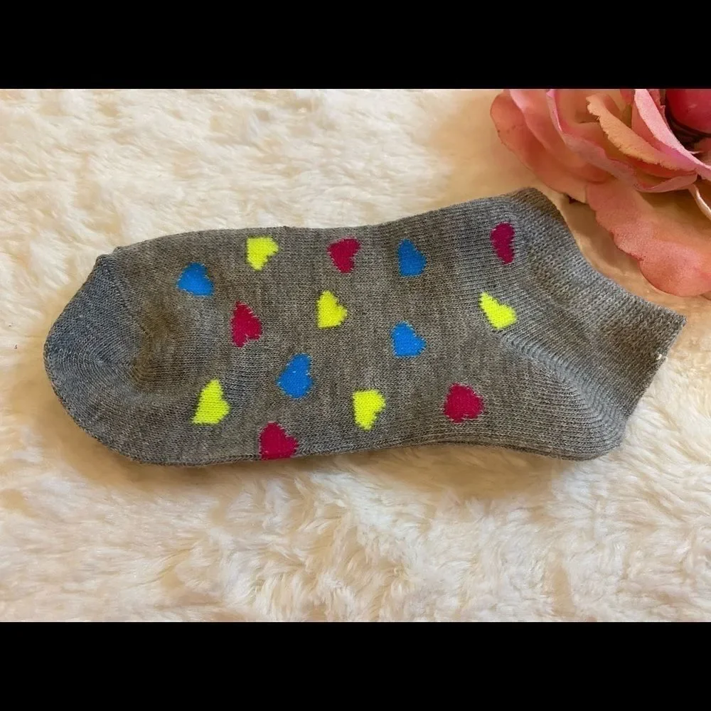 D.I.Y. Girls 6 Pairs of Socks, Bracelet making kit